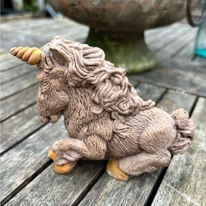 United Designs Unicorn Figurine 1980  Spaghetti Main and Tail